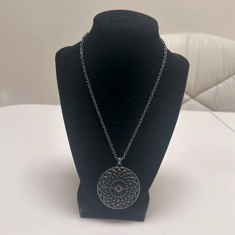 👋 3/$15 FASHION NECKLACE SMOKEY GRAY PENDANT